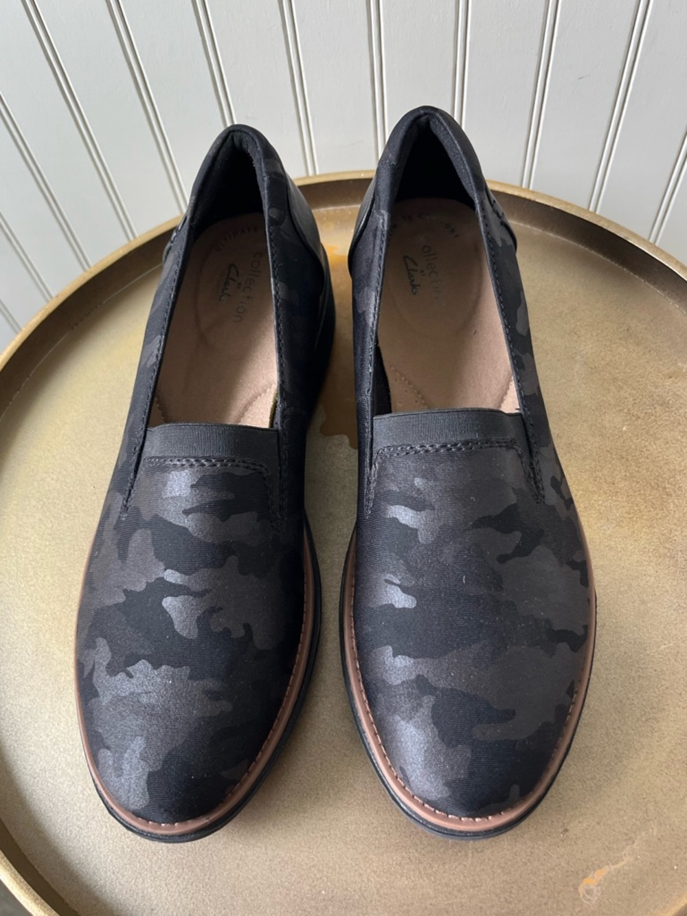 CLARKS WOMEN’S SHARON DOLLY LOAFERS IN BLACK CAMO | SIZE: 7M | EUC